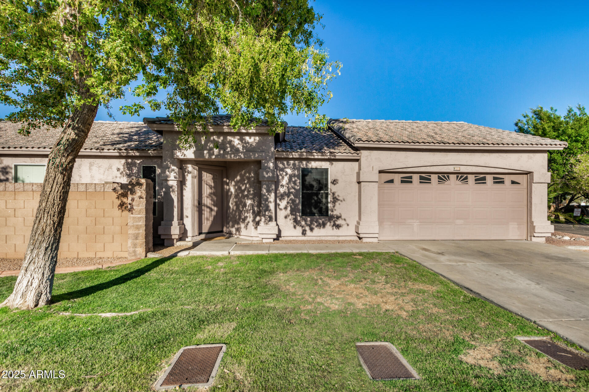 2221 E UNION HILLS Drive, 113