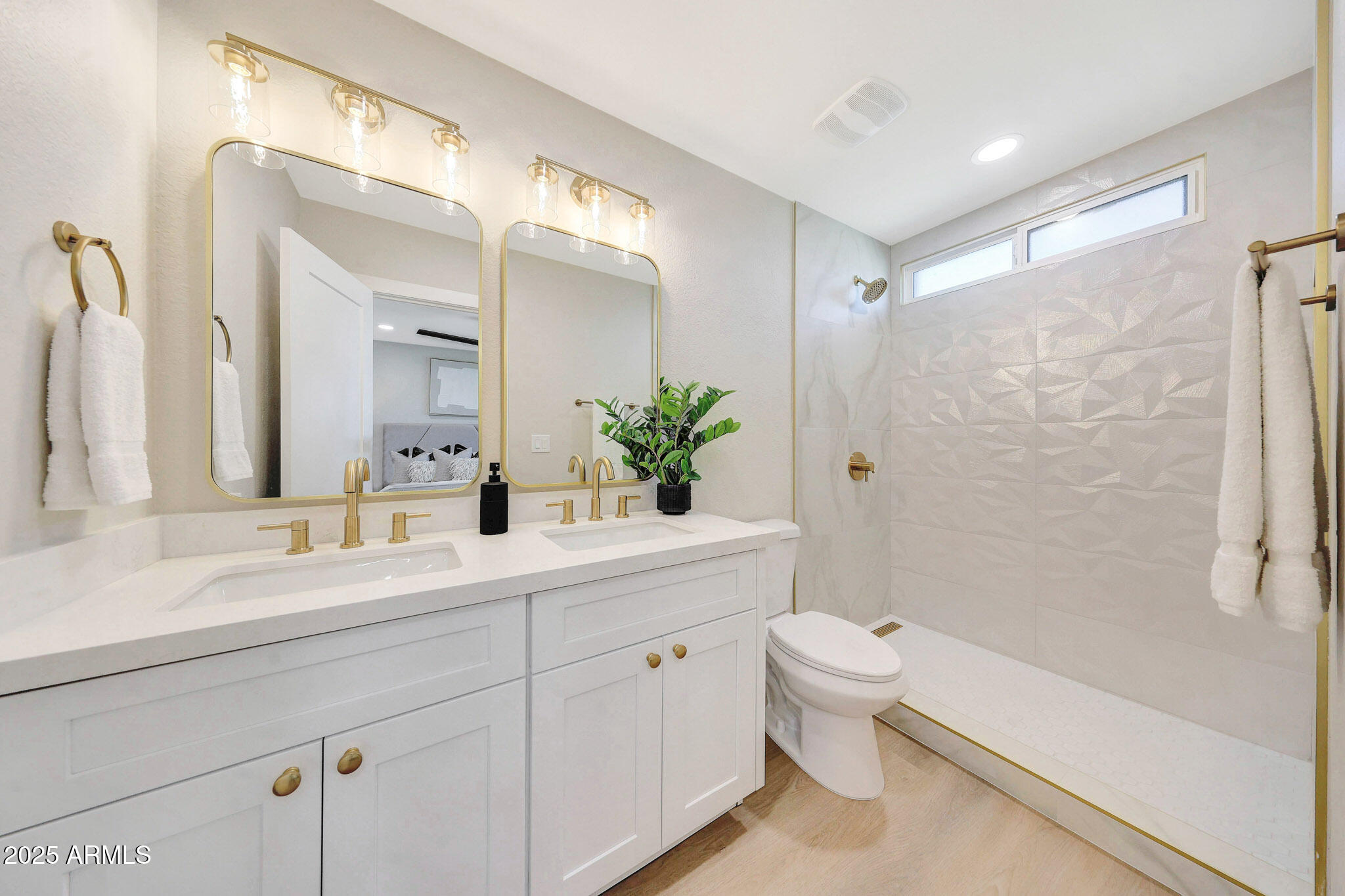 3116 W GELDING Drive