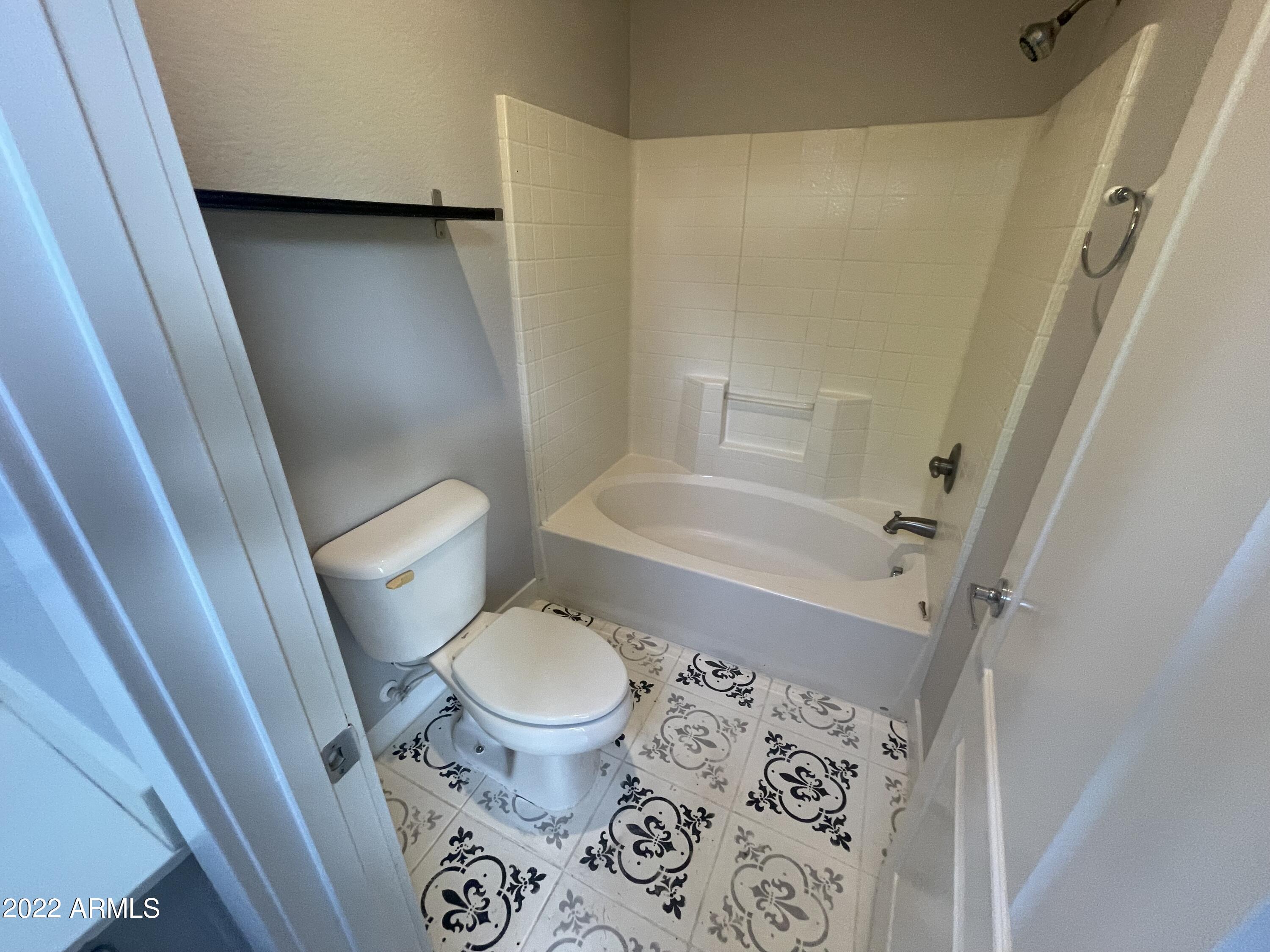 2401 E RIO SALADO Parkway 1152