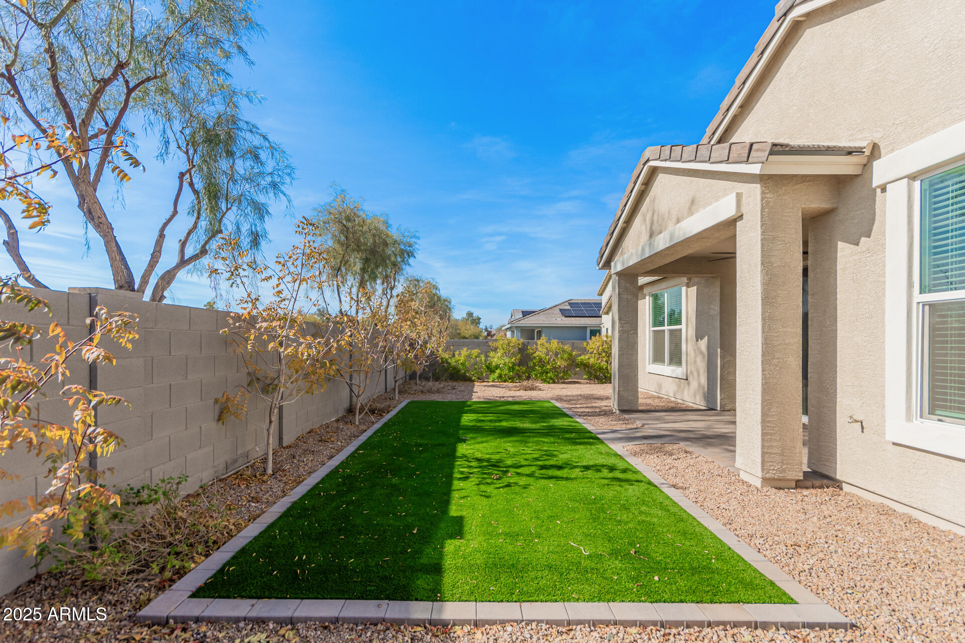 707 W HARTFORD Avenue