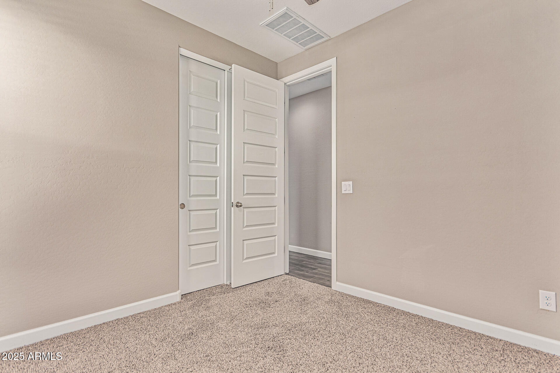 707 W HARTFORD Avenue