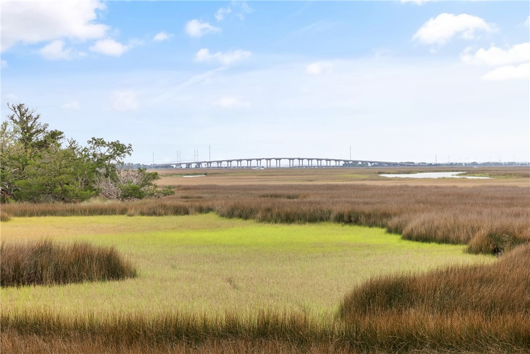 105 Hawkins Island Circle