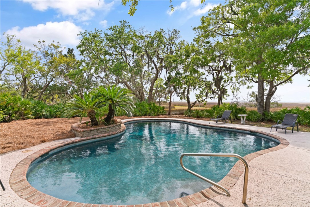 105 Hawkins Island Circle