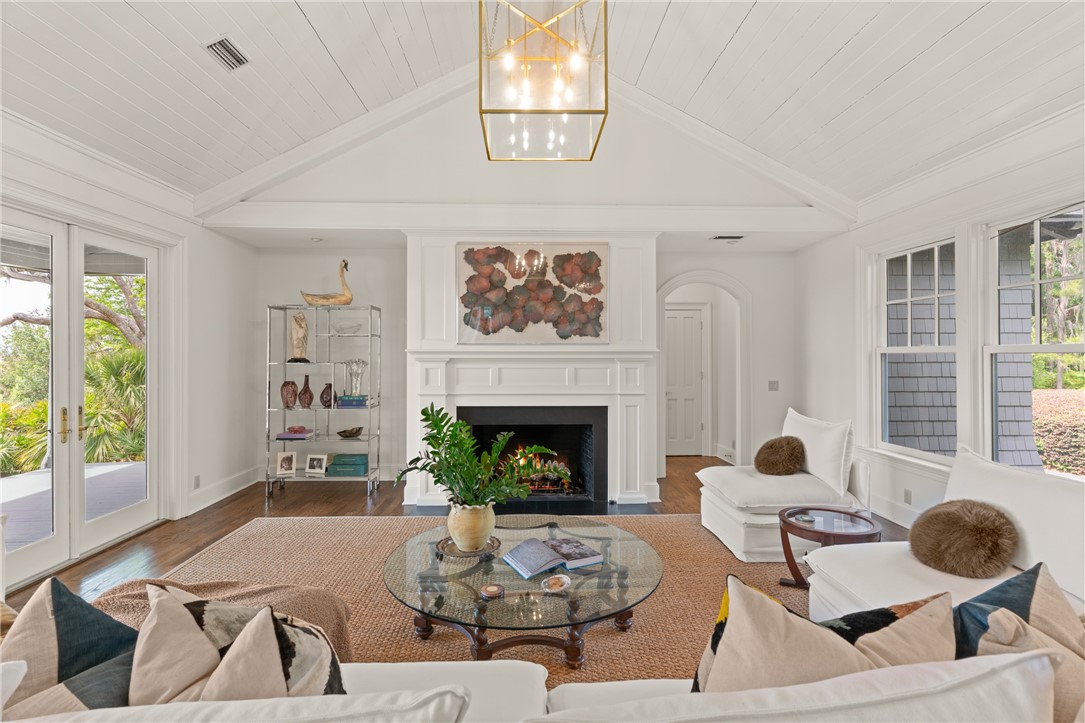 105 Hawkins Island Circle