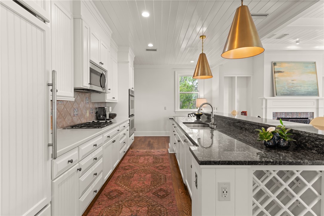 105 Hawkins Island Circle