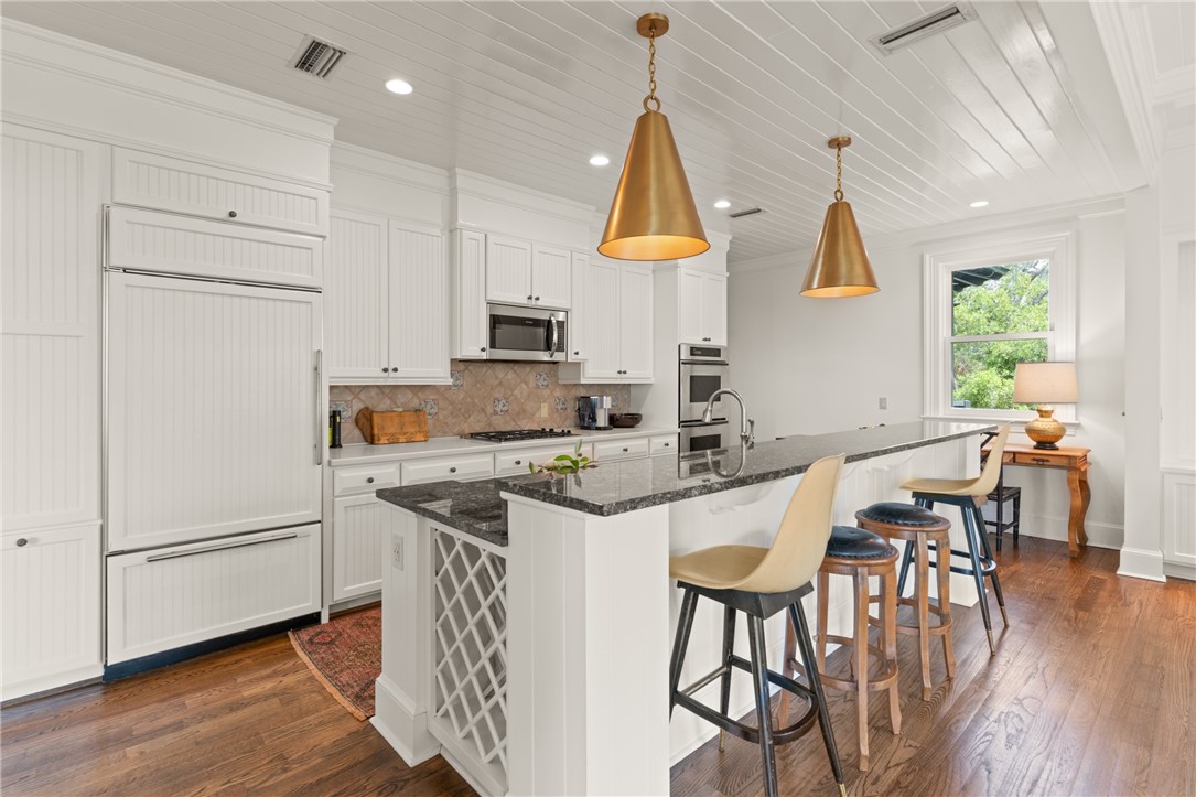 105 Hawkins Island Circle