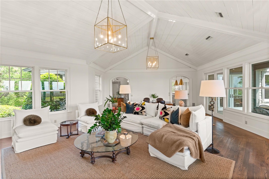 105 Hawkins Island Circle