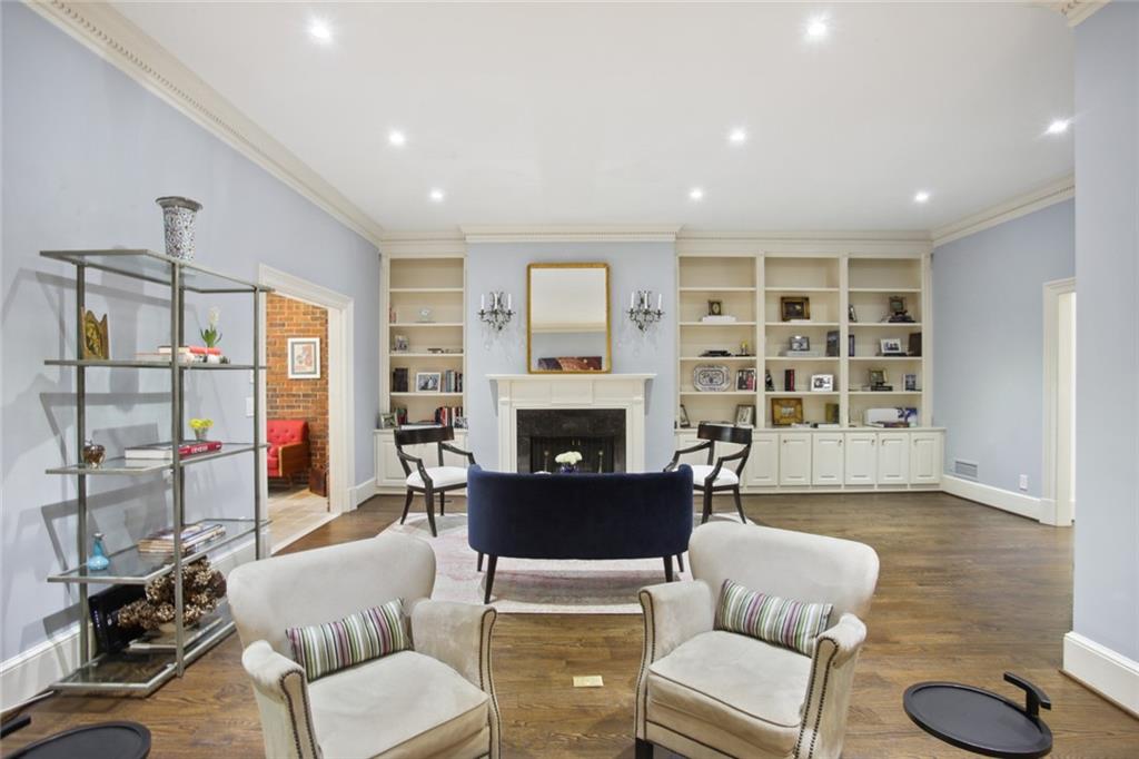 403 Townsend Place NW