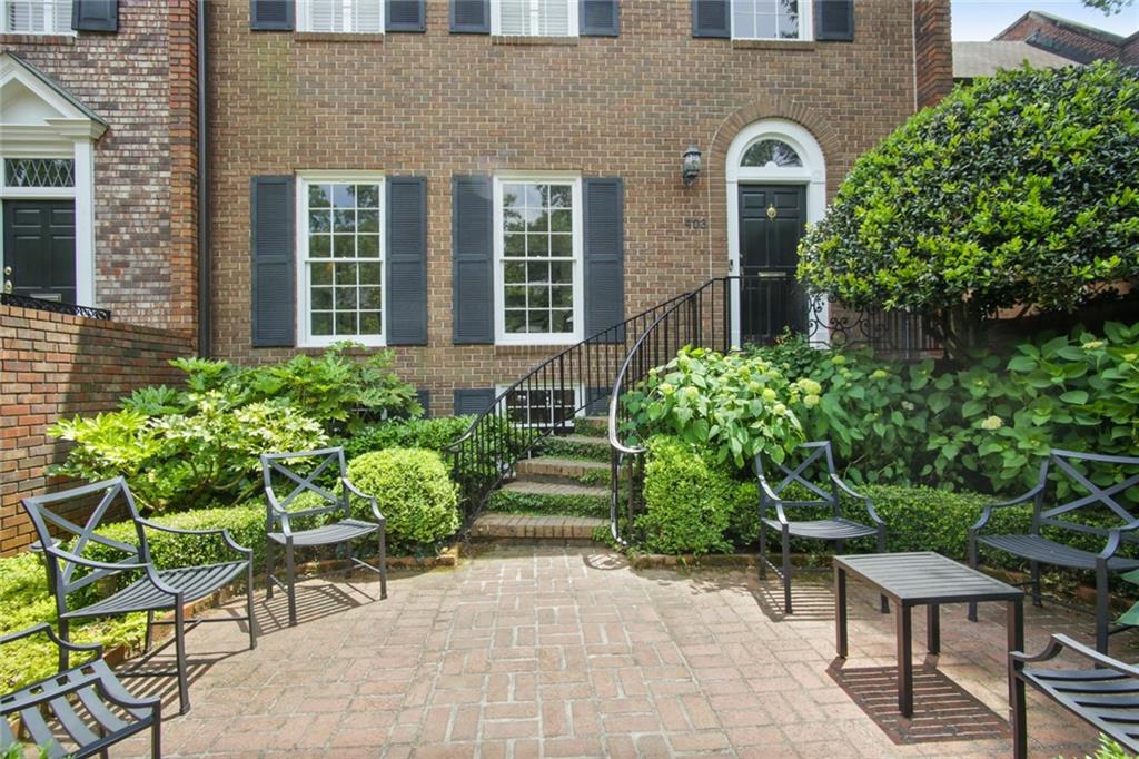 403 Townsend Place NW