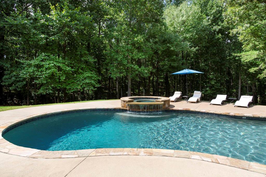3055 Spring Hill Drive