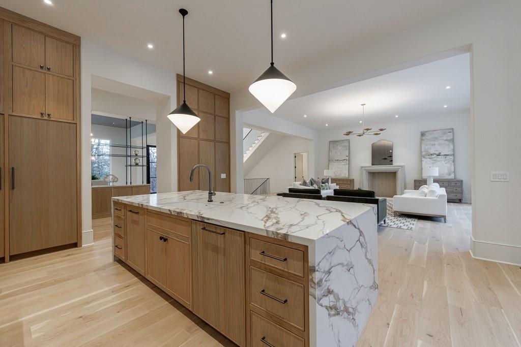 2983 Habersham Court NW