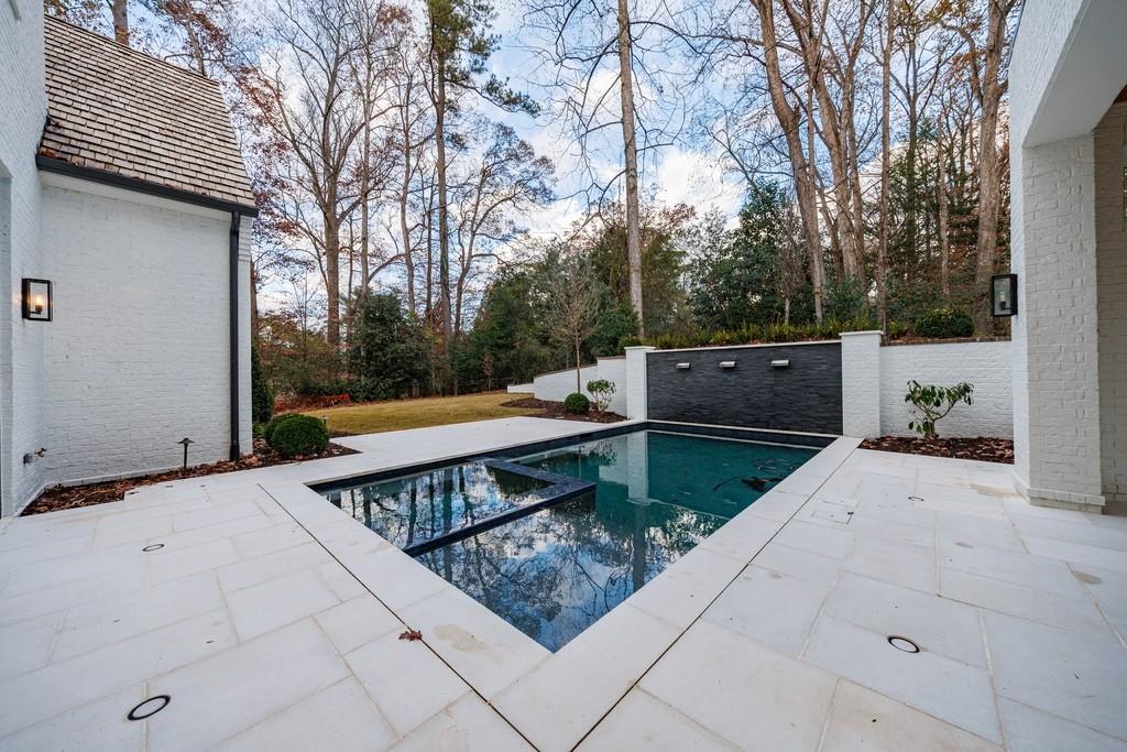 2983 Habersham Court NW