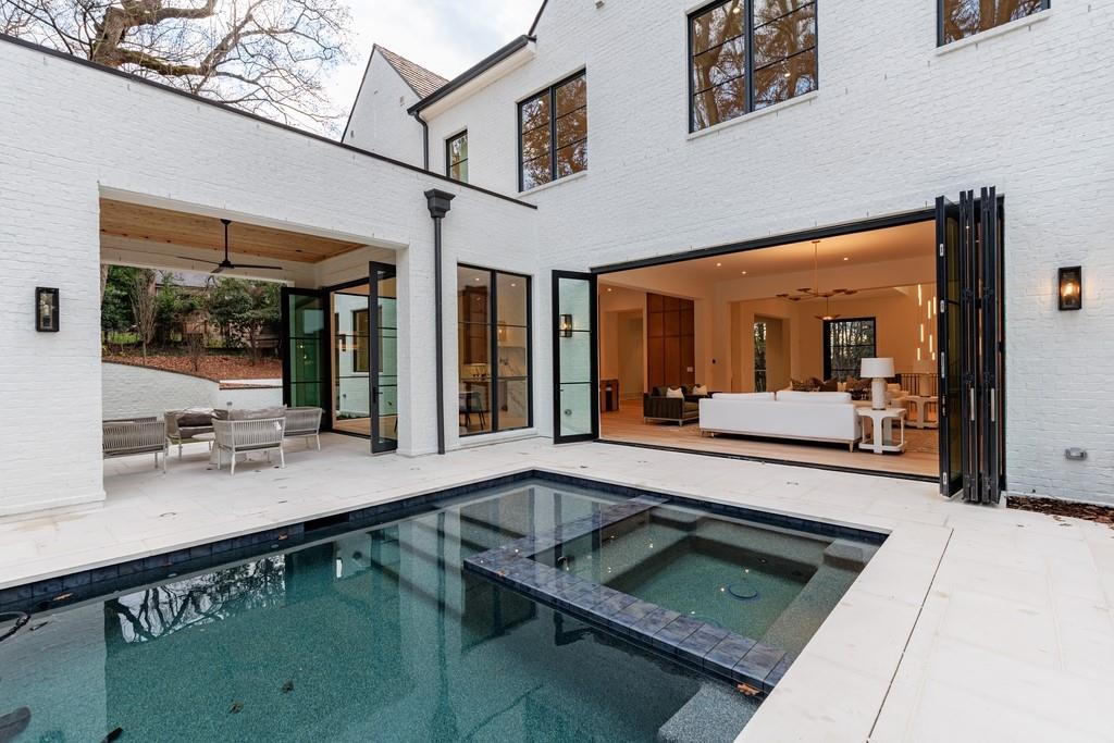 2983 Habersham Court NW