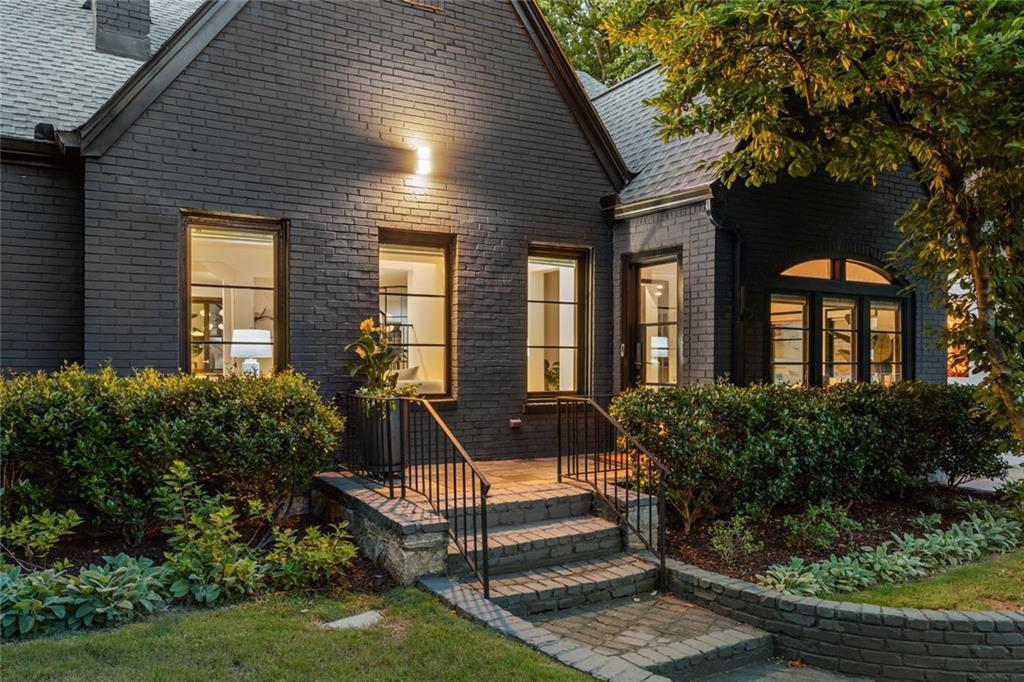 570 Martina Drive NE