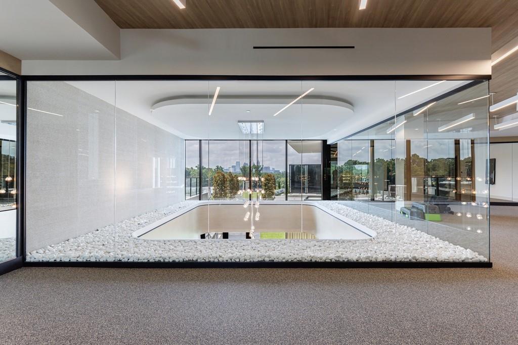 2425 Peachtree Road NE Unit 1806