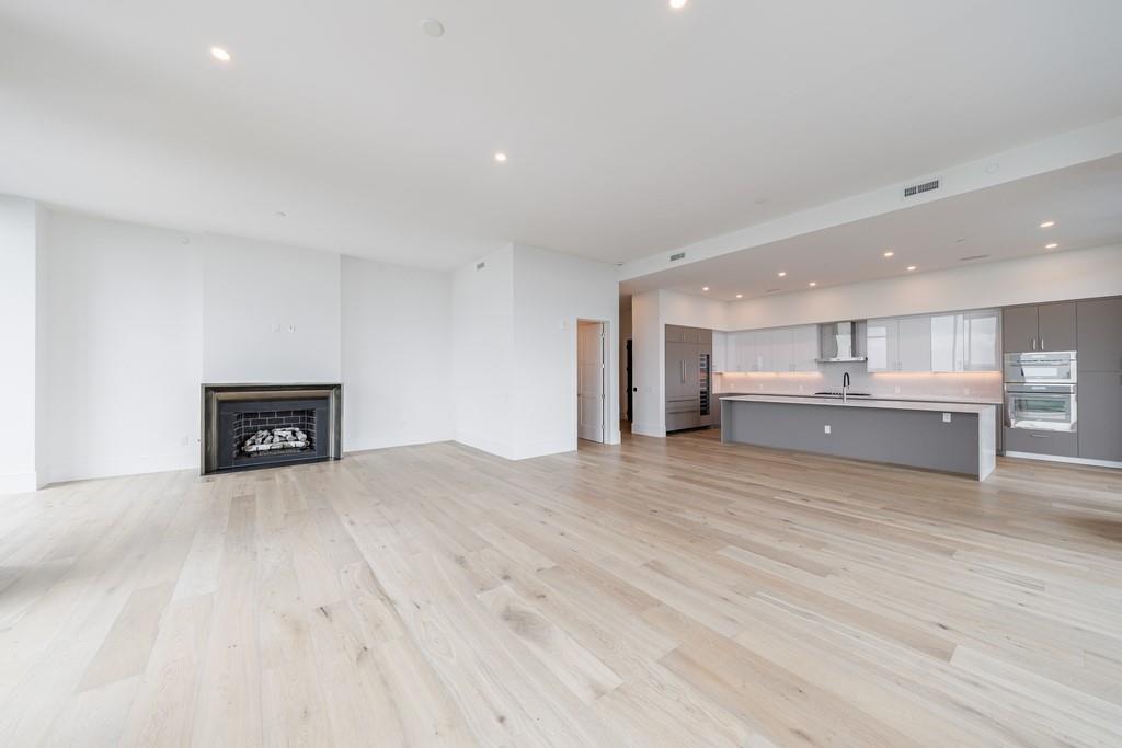 2425 Peachtree Road NE Unit 1806