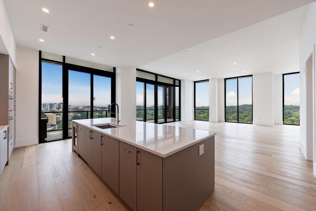 2425 Peachtree Road NE Unit 1806