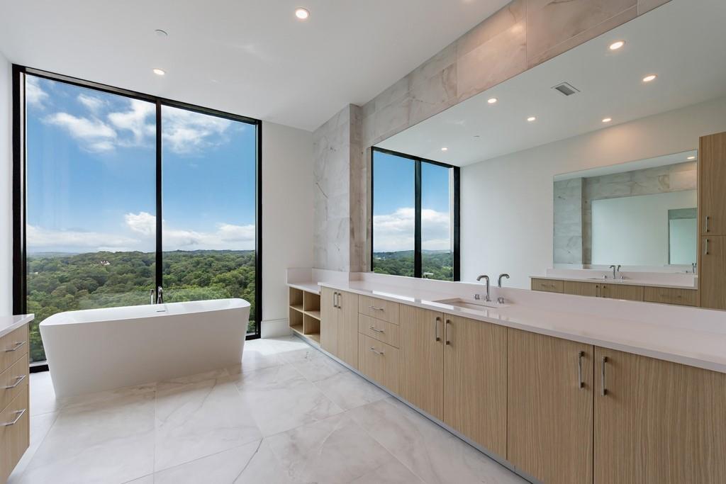 2425 Peachtree Road NE Unit 1806