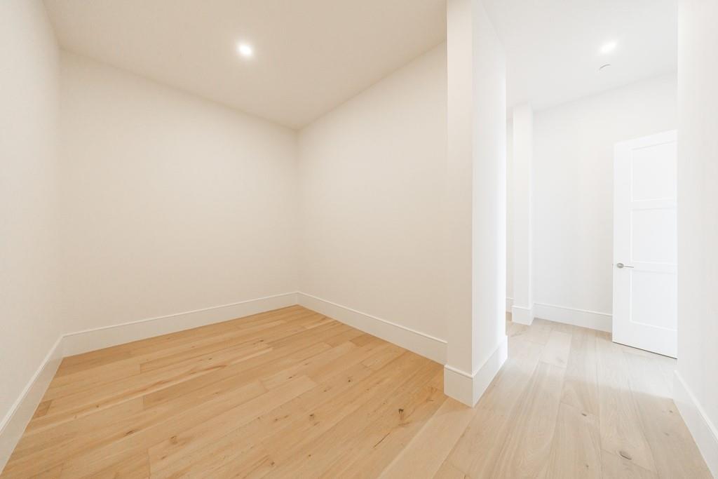 2425 Peachtree Road NE Unit 1806