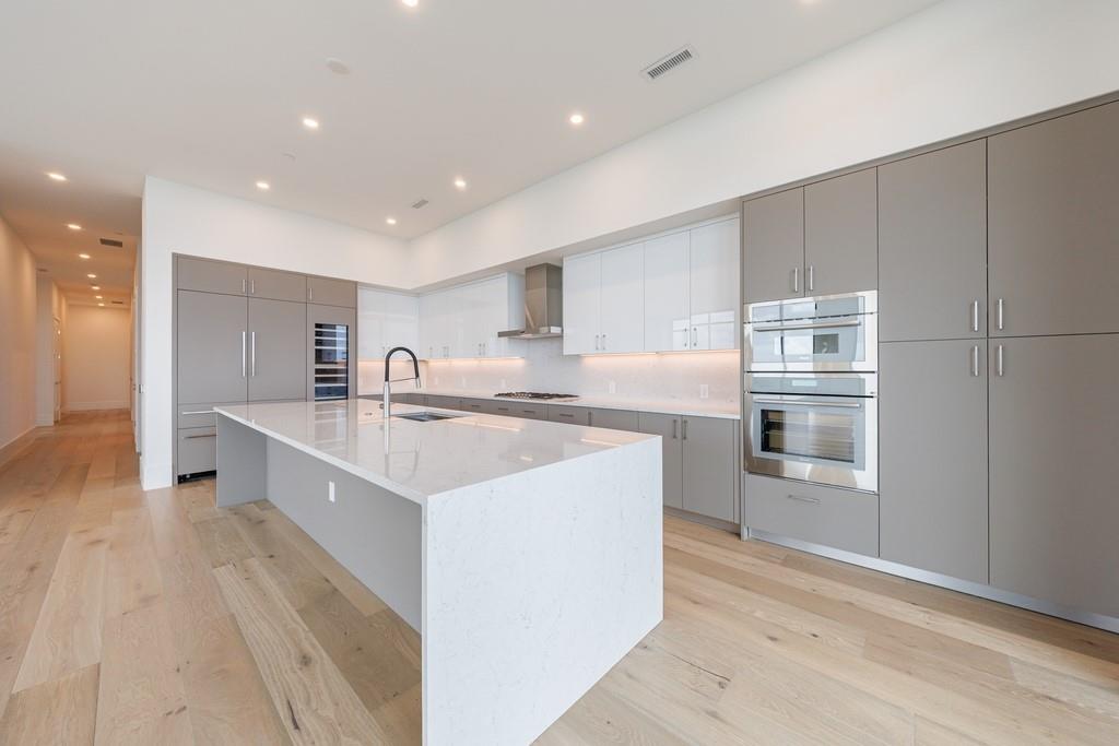 2425 Peachtree Road NE Unit 1806