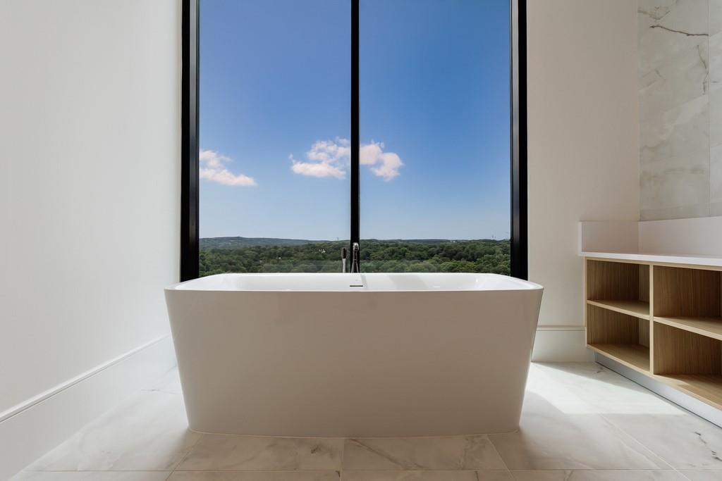 2425 Peachtree Road NE Unit 1806