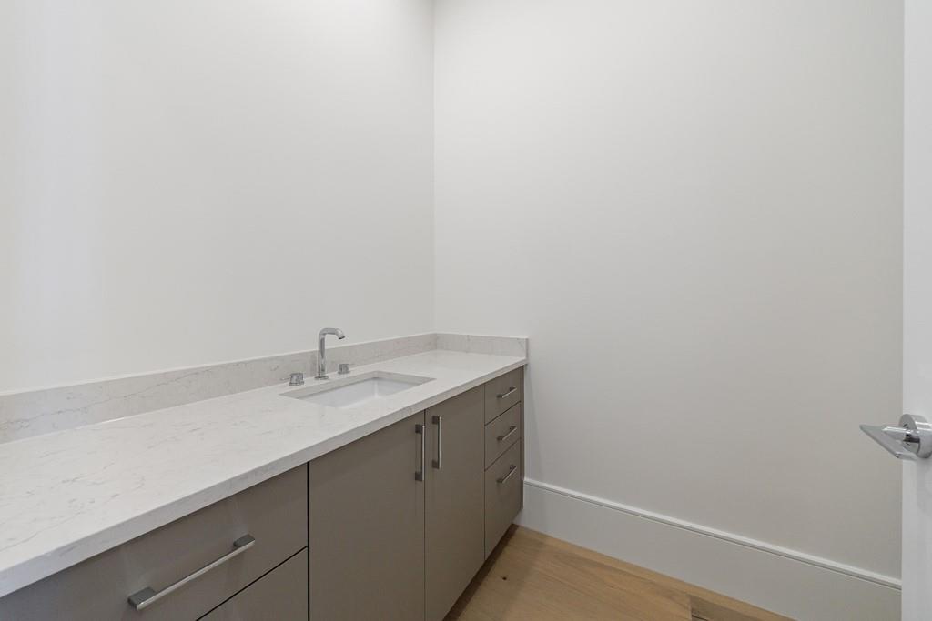 2425 Peachtree Road NE Unit 1806