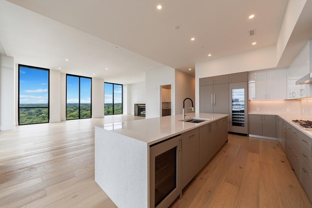 2425 Peachtree Road NE Unit 1806