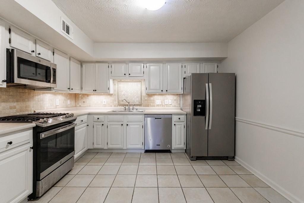 1414 Oakridge Circle