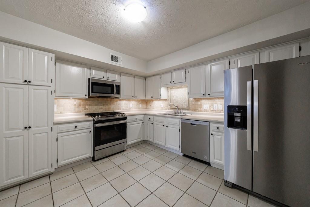 1414 Oakridge Circle