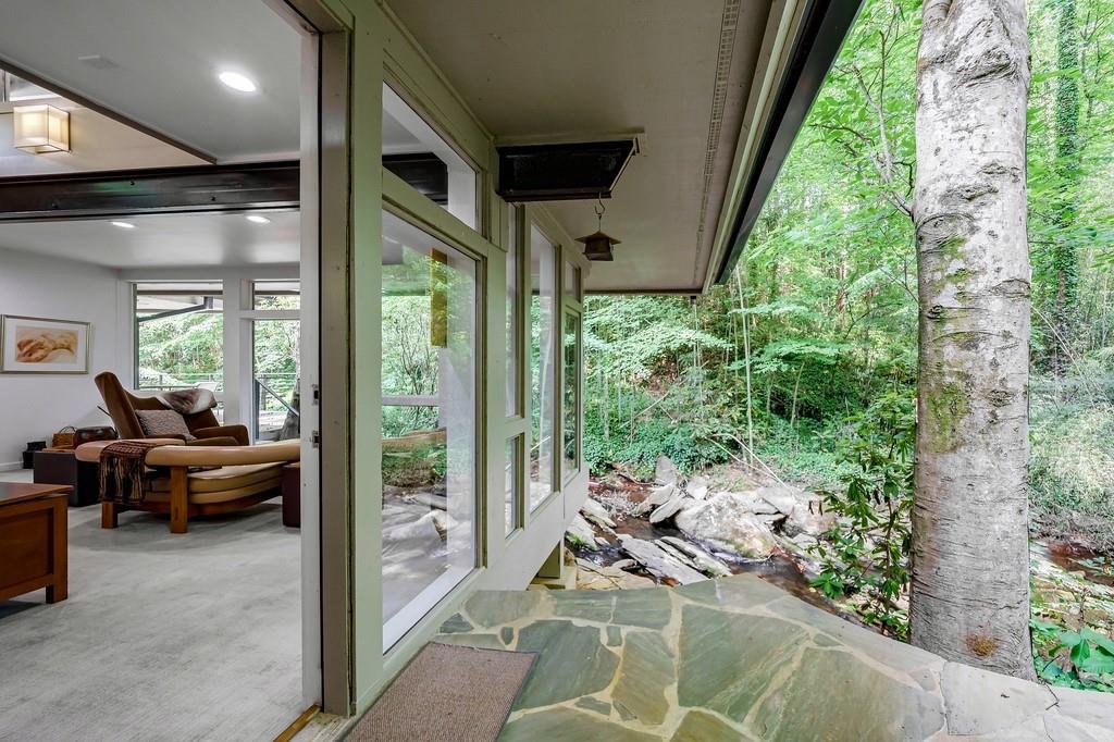465 Hillside Drive NW