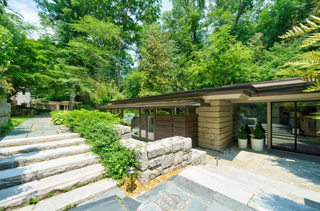 465 Hillside Drive NW