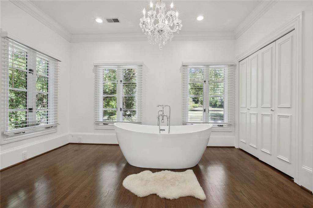 2760 Carmon On Wesley NW