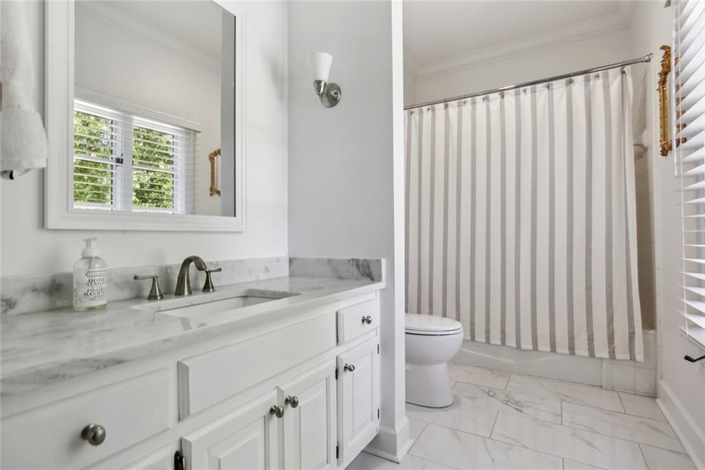 2760 Carmon On Wesley NW