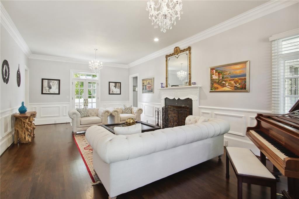 2760 Carmon On Wesley NW