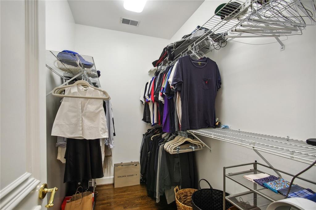 2760 Carmon On Wesley NW