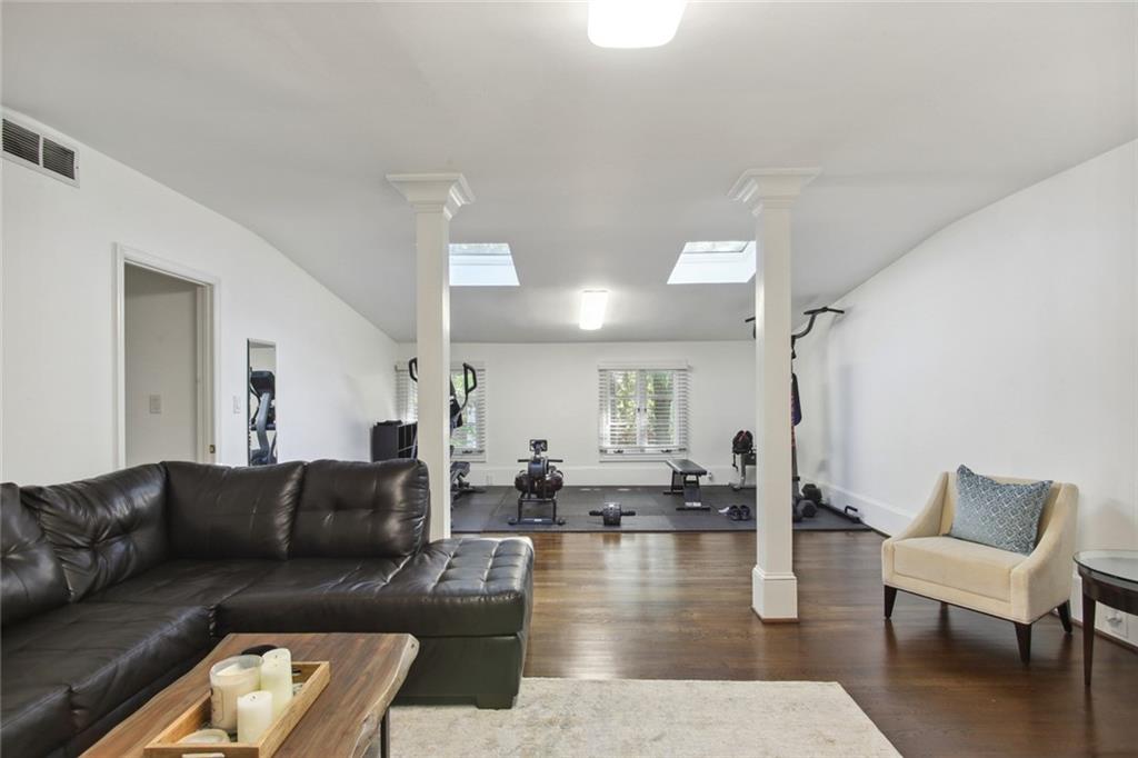 2760 Carmon On Wesley NW