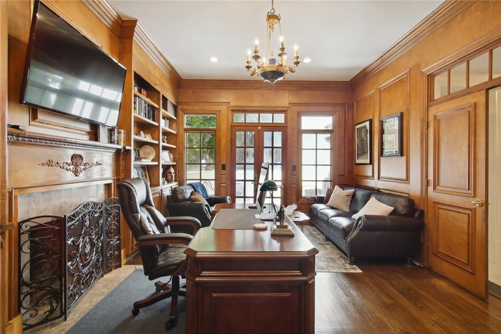 2760 Carmon On Wesley NW