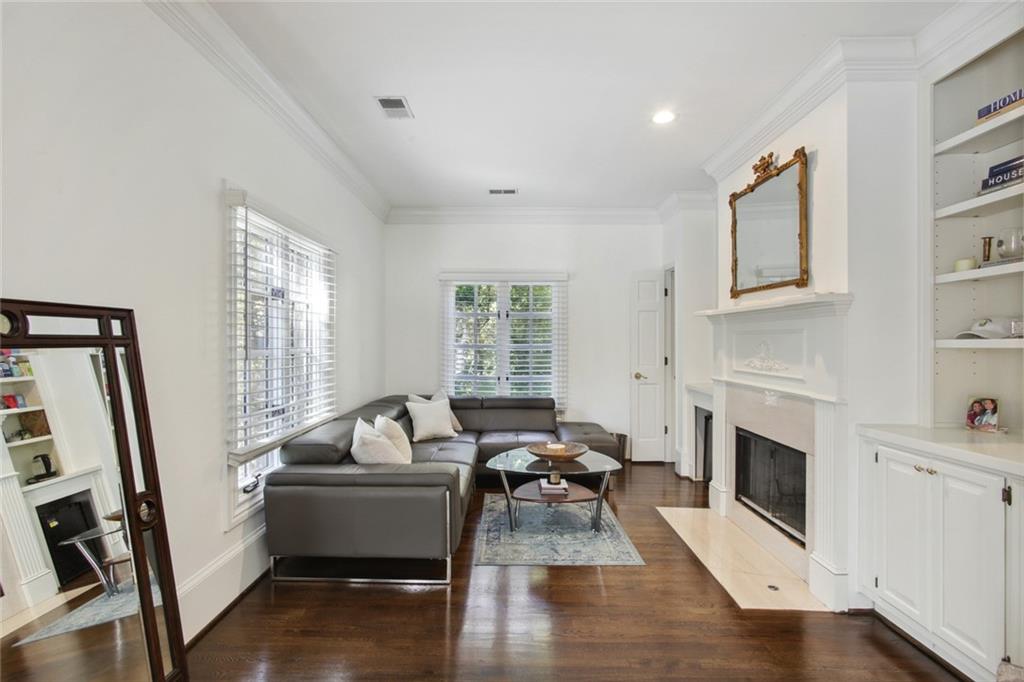 2760 Carmon On Wesley NW