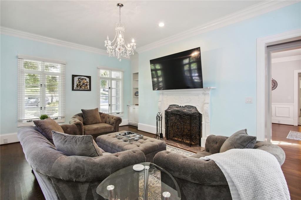 2760 Carmon On Wesley NW