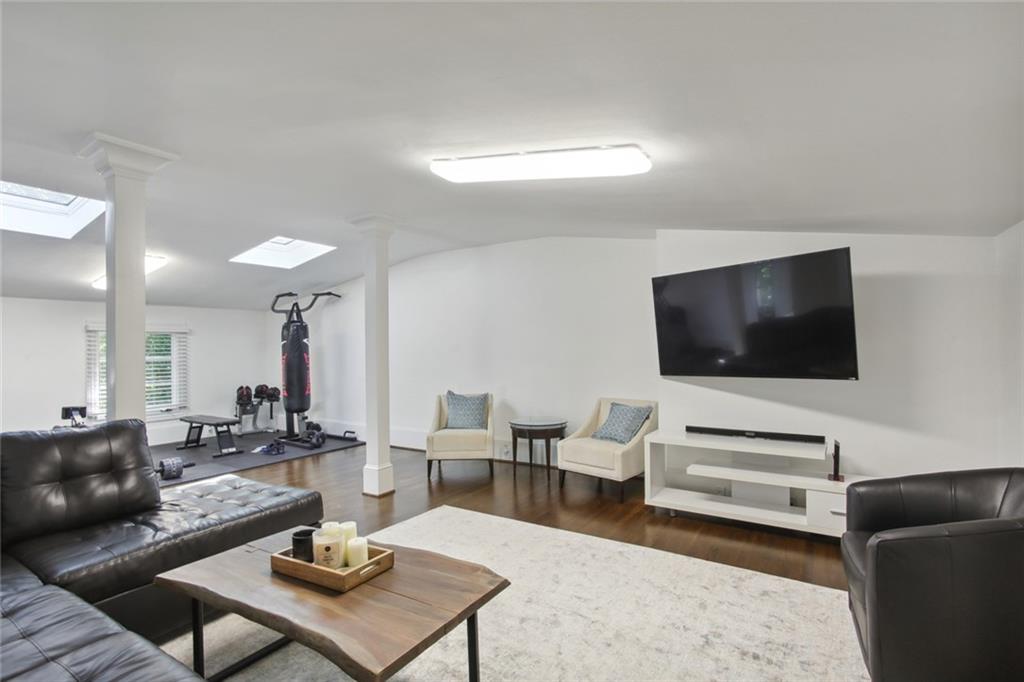 2760 Carmon On Wesley NW