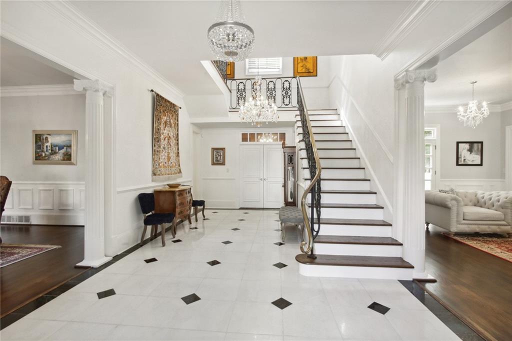 2760 Carmon On Wesley NW