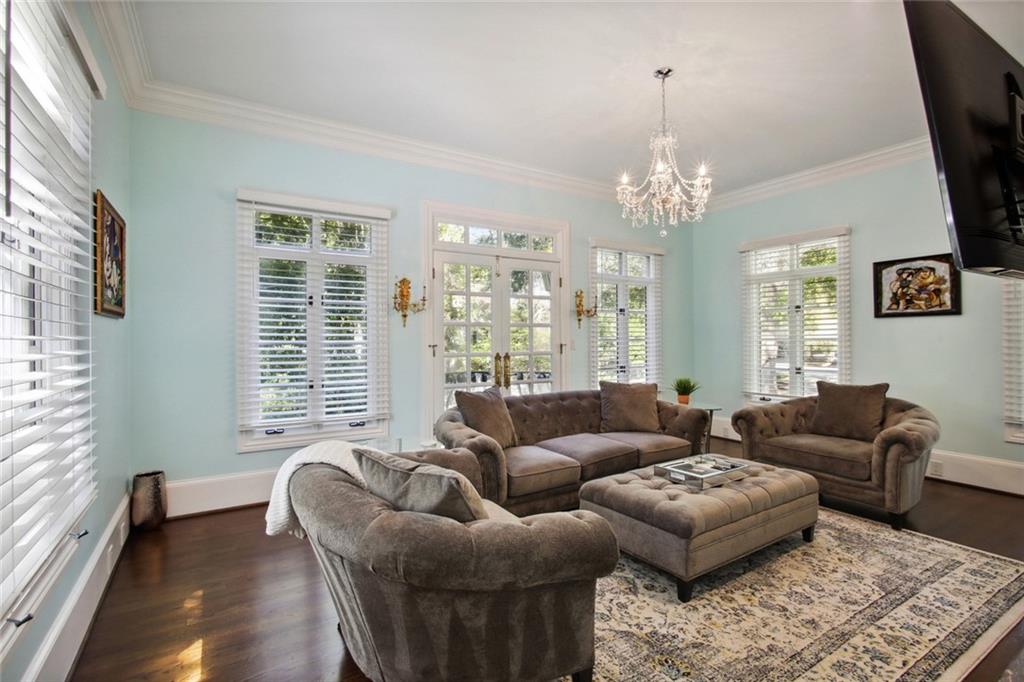 2760 Carmon On Wesley NW