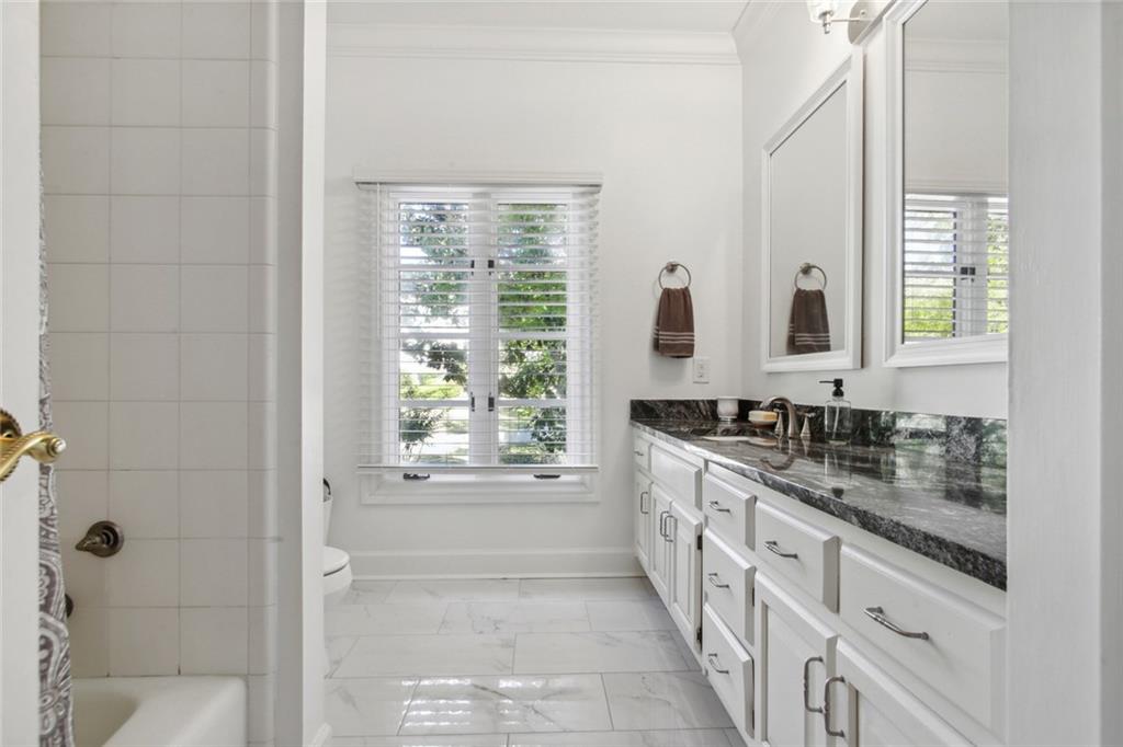 2760 Carmon On Wesley NW