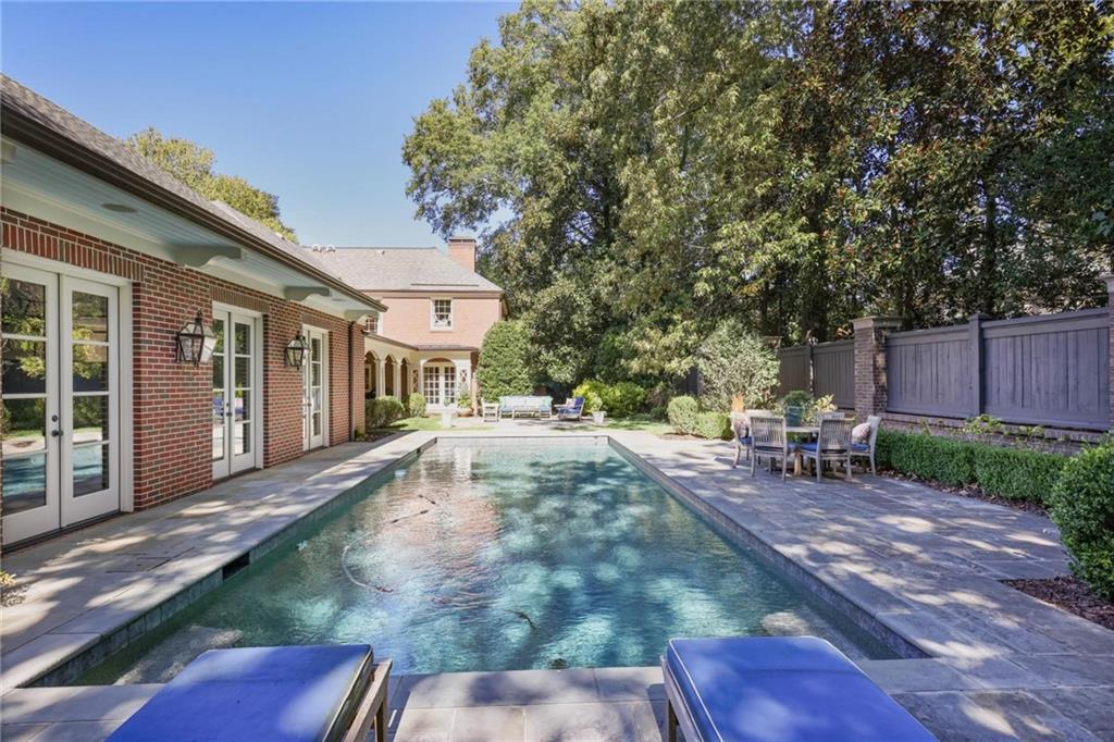 288 Peachtree Battle Avenue NW