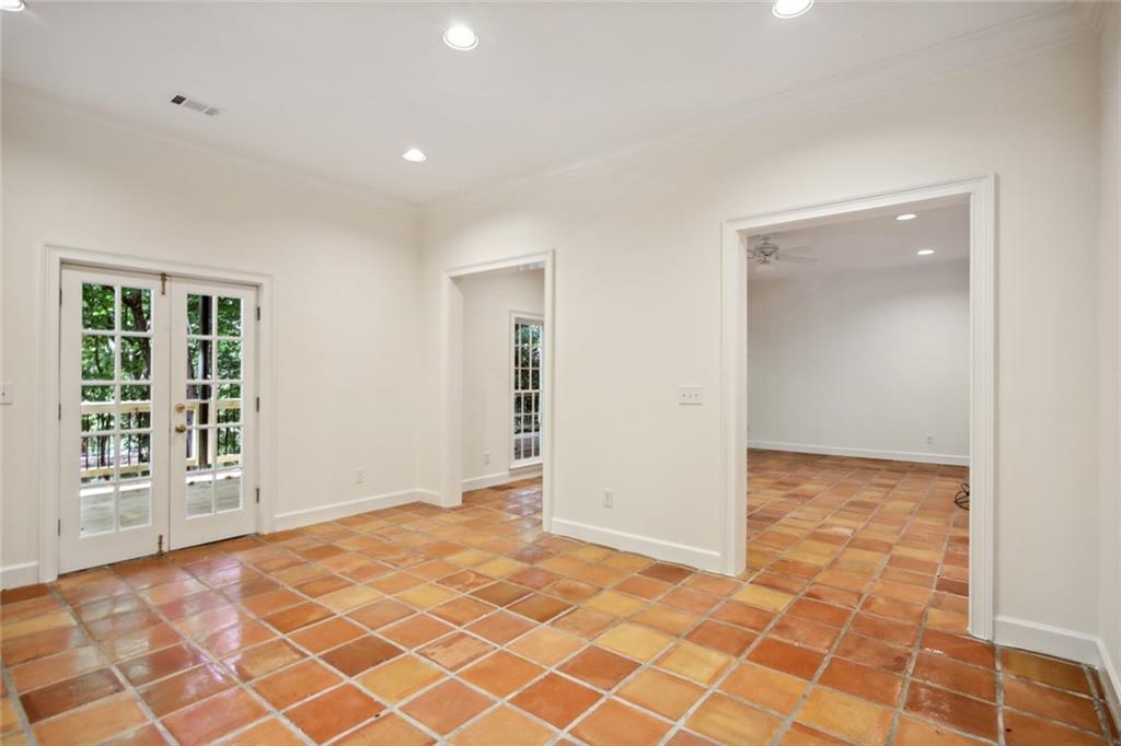 2770 Carmon On Wesley NW