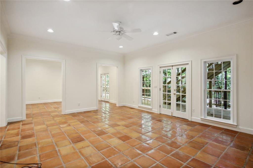 2770 Carmon On Wesley NW