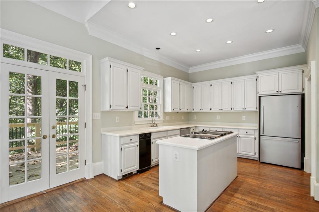 2770 Carmon On Wesley NW