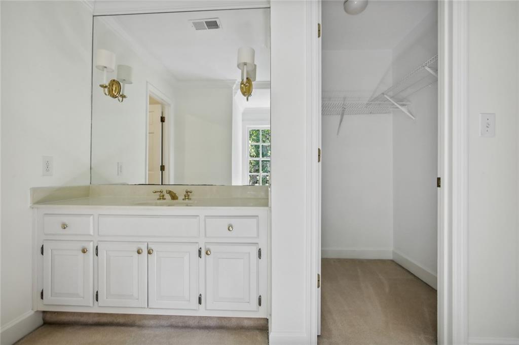 2770 Carmon On Wesley NW