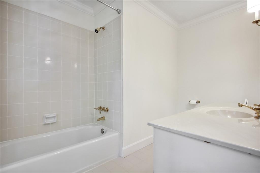 2770 Carmon On Wesley NW