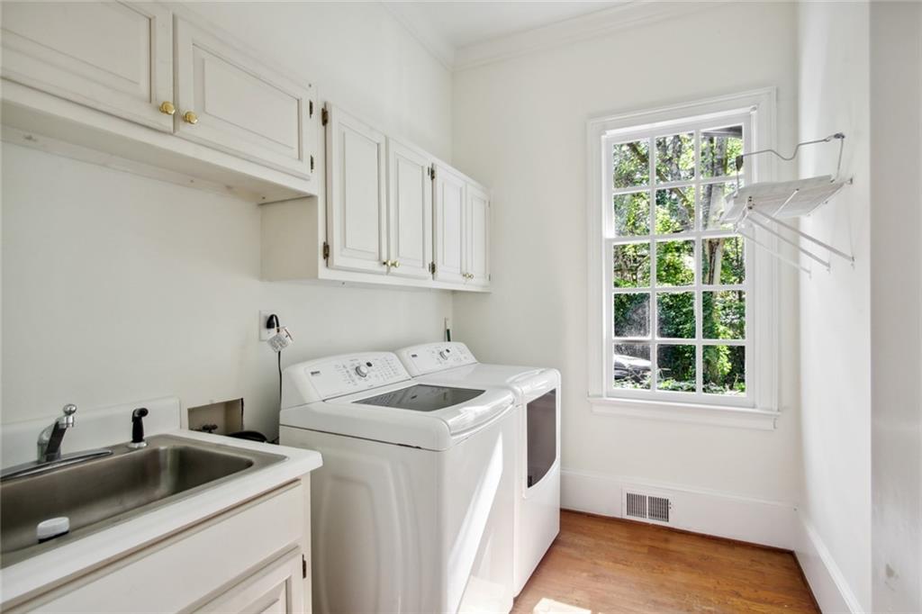 2770 Carmon On Wesley NW